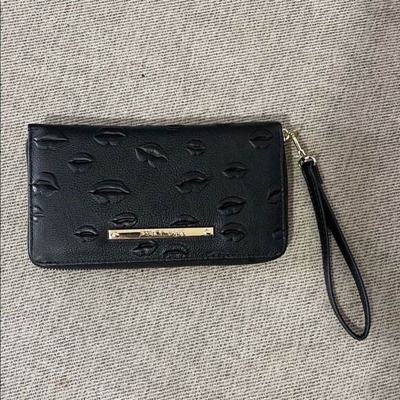 Betsy Johnson Black Embossed Wallet NWOT - Picture 1 of 7